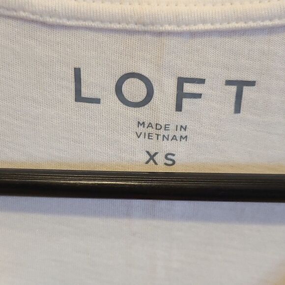 Loft womens 3/4 sleeve white and blue design flowy shirt size xs - Picture 2 of 4